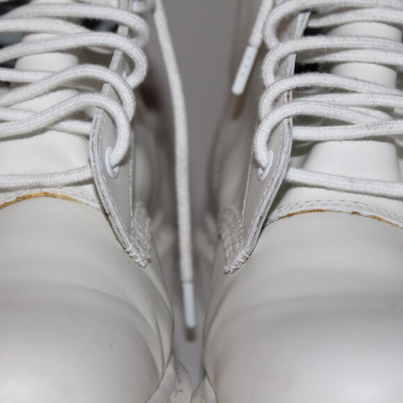 Doc Dr. Martens 14357 All White Mono Smooth Leather Combat Boots Size 7M 8W - Picture 5 of 11
